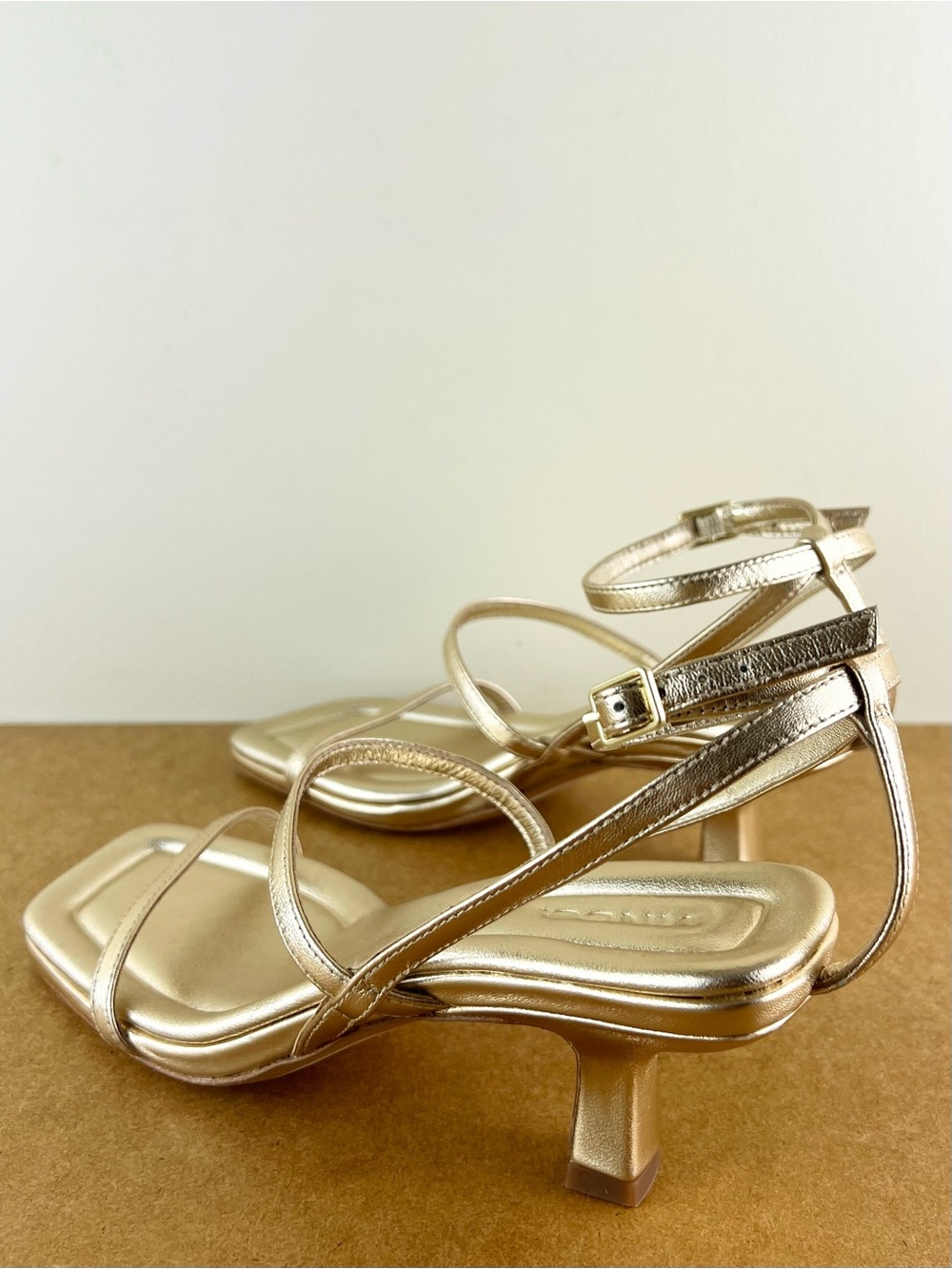 NEW VINCE GOLD LEATHER KITTEN HEEL SANDALS - Picture 6 of 12